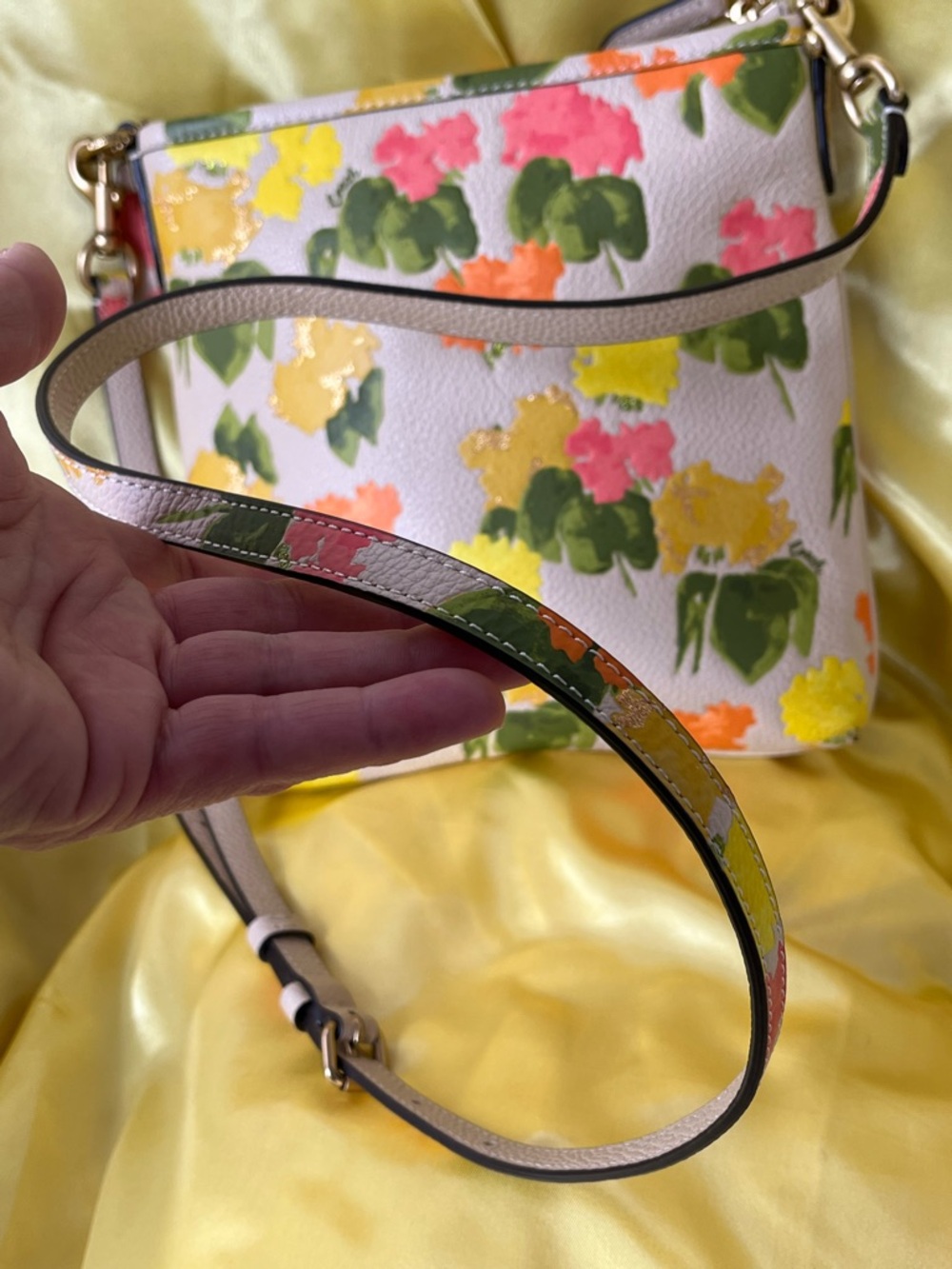 Coach Kitt Floral Crossbody Bag 🩷 Pink with 💛 Yellow, 🧡 Orange & 💚 Green NWOT - Picture 6 of 14